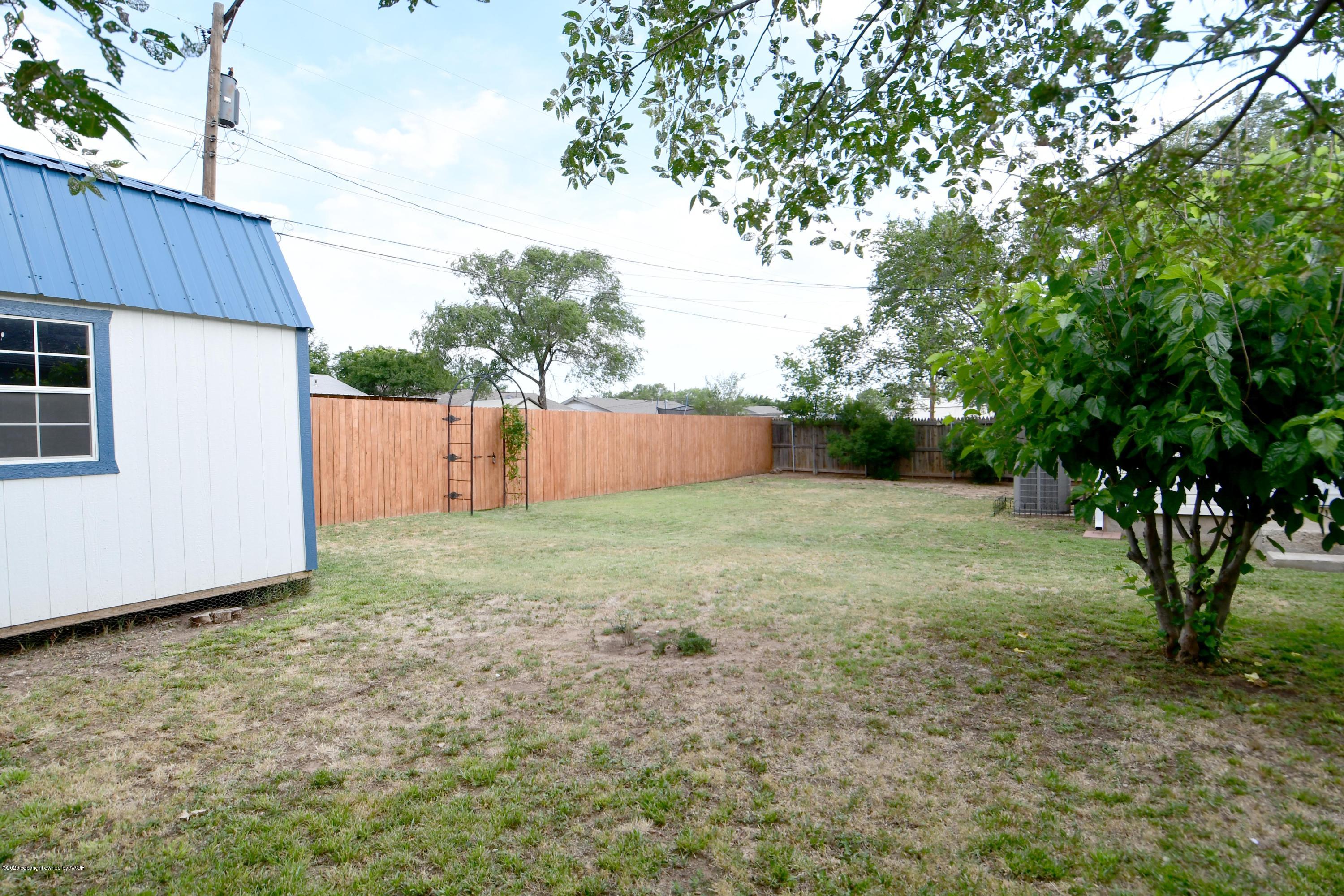 5204 South Travis Street Amarillo, TX 79110 - Photo 25 of 25 a backyard of a house with lots of plants and tree