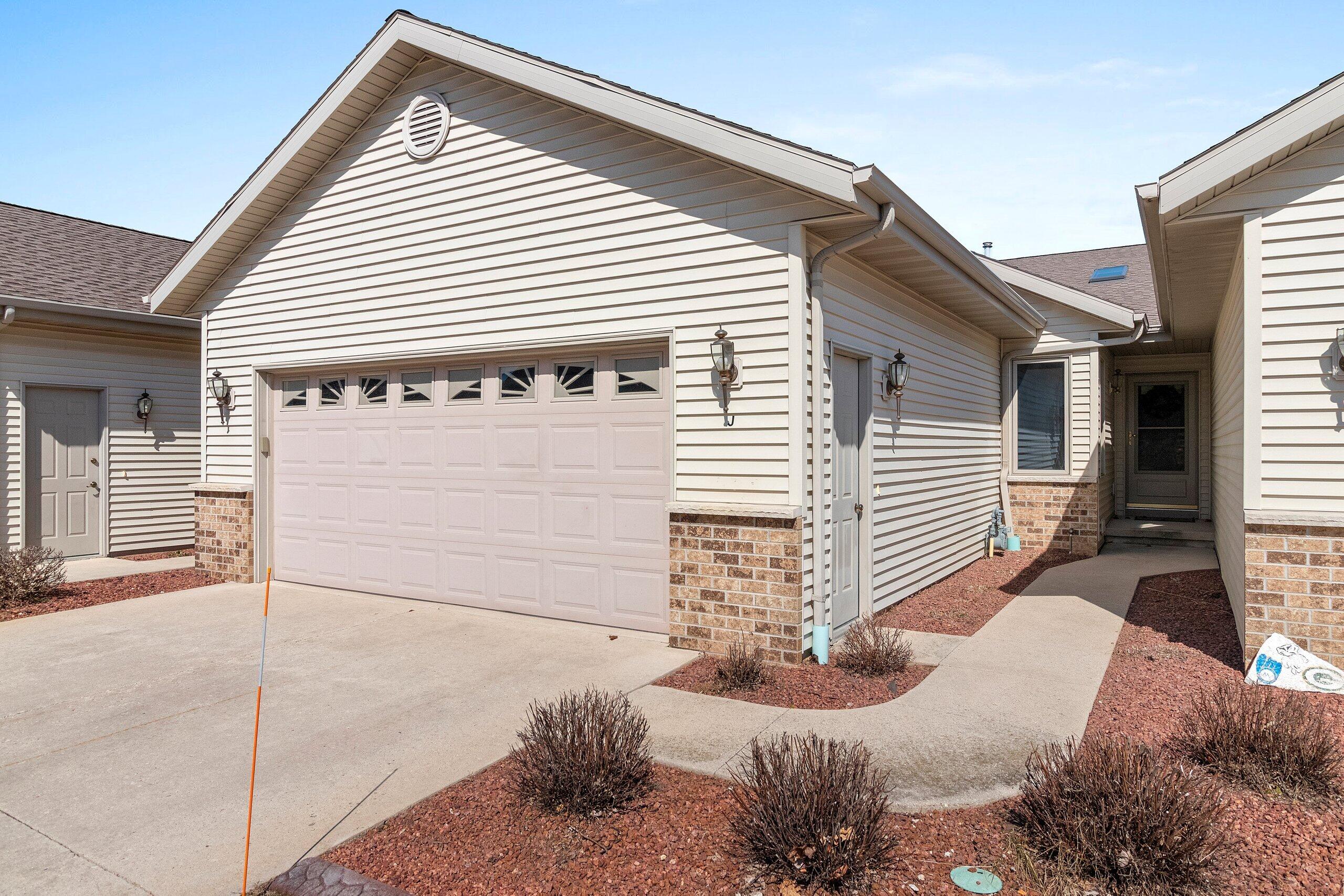 2121 45th Street, Unit J Two Rivers, WI 54241 - Photo 2 of 66 005-212145thStreet-TwoRivers-WI-54241-SM