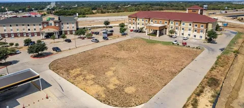 $3 | 805 North Pkwy Drive, Alvarado, TX 76009