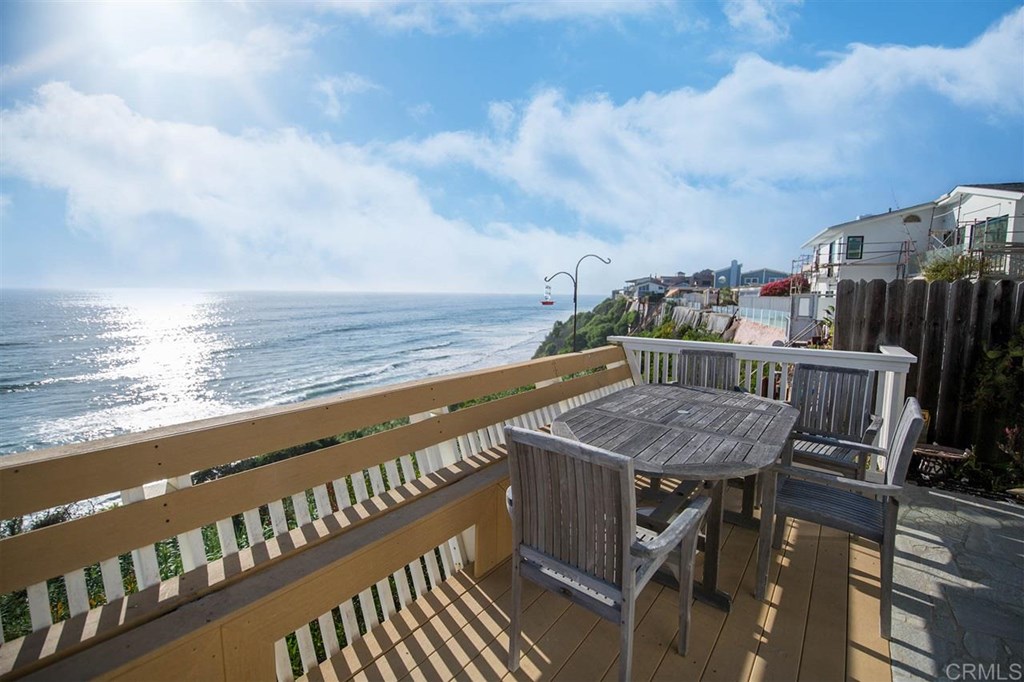 740 Neptune Avenue Encinitas, CA 92024 - Photo 4 of 24