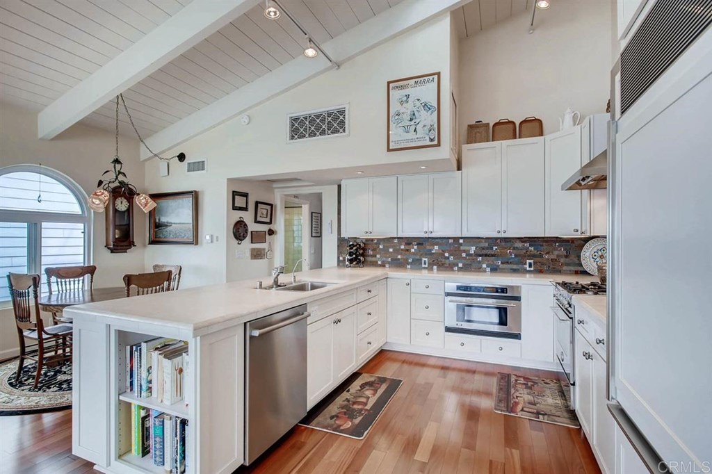 740 Neptune Avenue Encinitas, CA 92024 - Photo 10 of 24