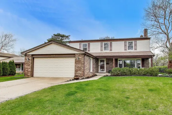 $669,500 | 2822 North Brighton Place, Arlington Heights, IL 60004