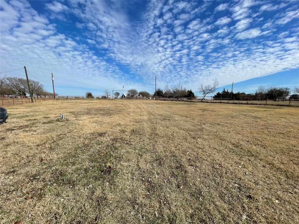 301 Blue Ribbon Road Waxahachie, TX 75165 - Photo 4 of 17