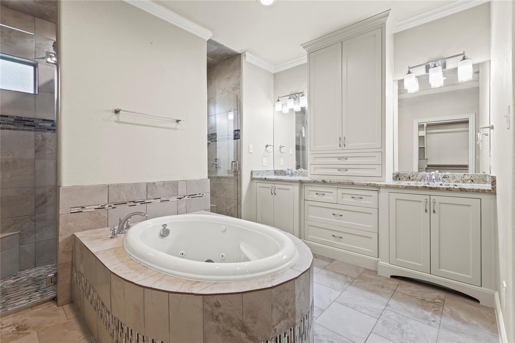 7806 Garner Road Rowlett, TX 75088 - Photo 17 of 34 a bathroom with a sink and a bathtub