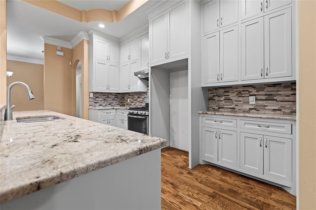 7806 Garner Road Rowlett, TX 75088 - Photo 10 of 34 a kitchen with granite countertop a sink stainless steel appliances and cabinets