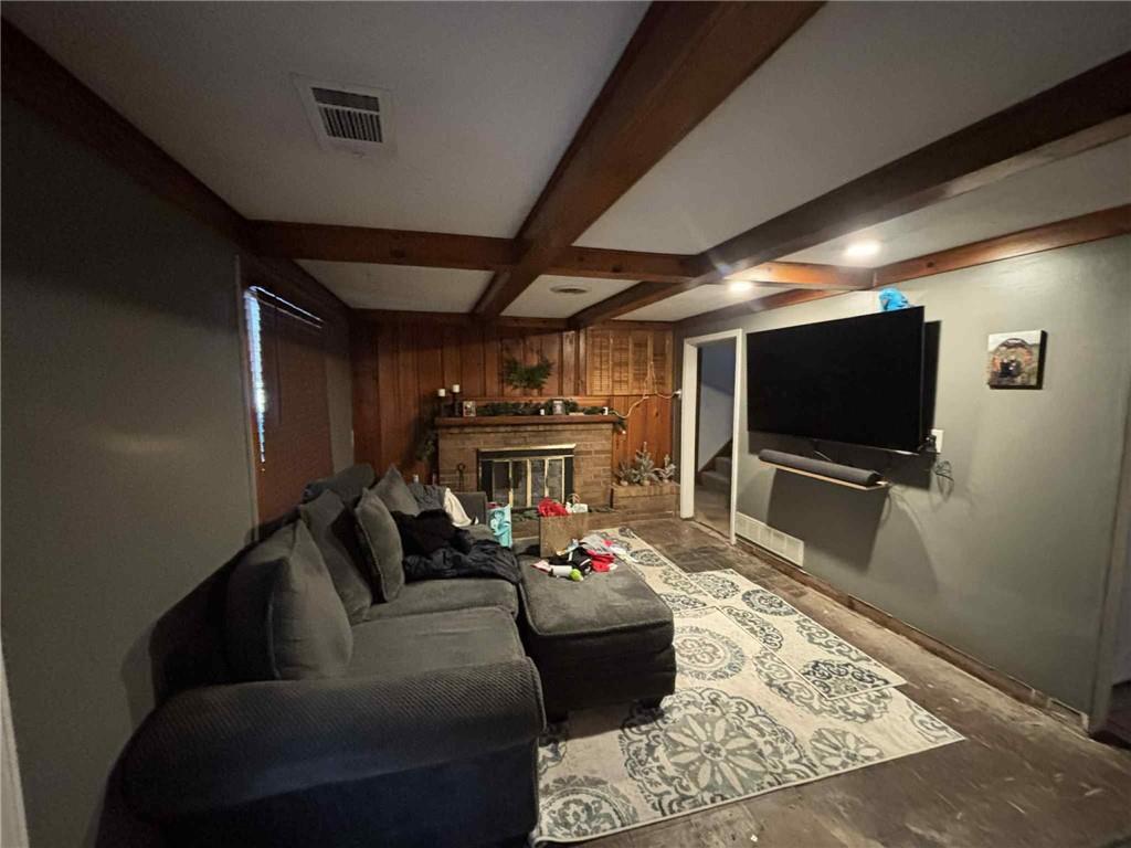 244 Spring Run Road Crescent, PA 15046 - Photo 6 of 17 a living room with furniture and a flat screen tv