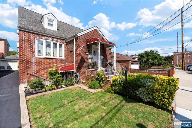 $2,400 | 461 9th Street, Unit 2, Fairview, NJ 07022