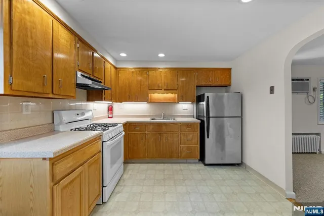 $2,400 | 461 9th Street, Unit 2, Fairview, NJ 07022