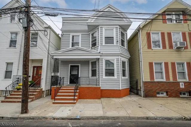 $2,650 | 23 Komorn Street, Unit 2, Newark, NJ 07105