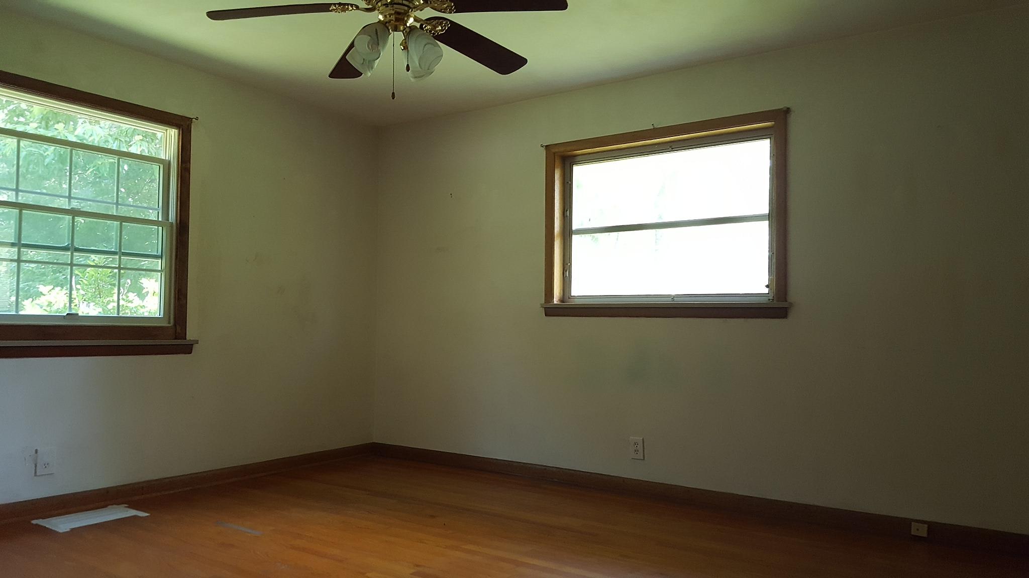 230 Iroquois Road Oak Ridge, TN 37830 - Photo 7 of 18 Master bedroom