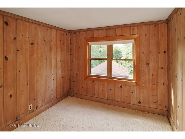 329 Shenstone Road Riverside, IL 60546 - Photo 11 of 16