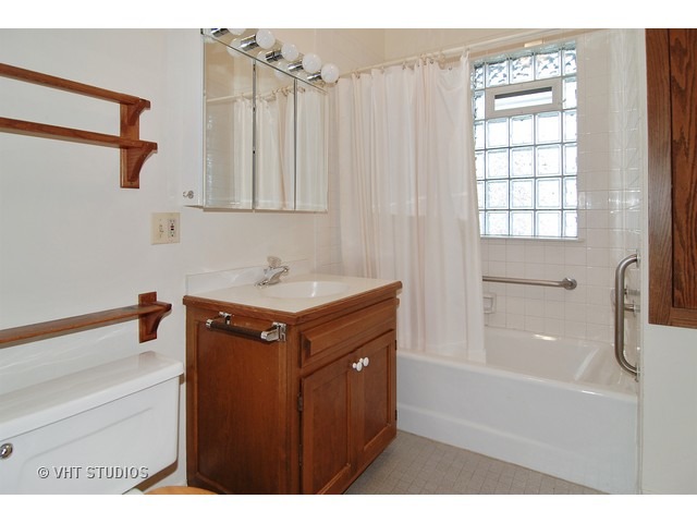 329 Shenstone Road Riverside, IL 60546 - Photo 12 of 16