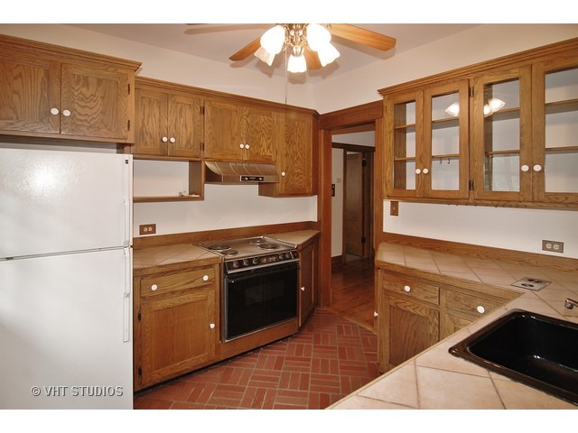 329 Shenstone Road Riverside, IL 60546 - Photo 4 of 16