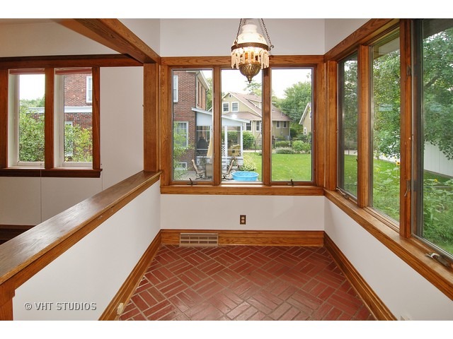 329 Shenstone Road Riverside, IL 60546 - Photo 6 of 16
