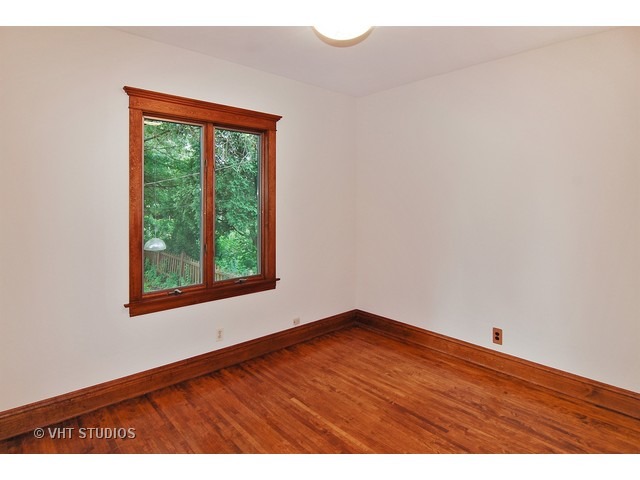 329 Shenstone Road Riverside, IL 60546 - Photo 9 of 16