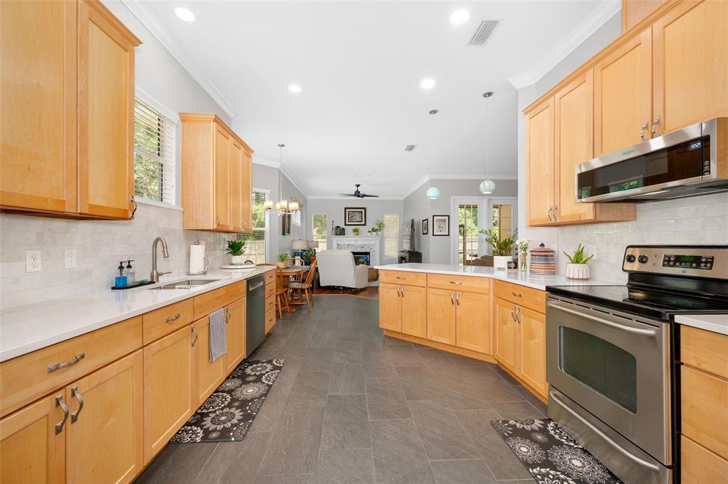 9044 Southwest 25 Road Gainesville, FL 32608 - Photo 9 of 32 Gallery Image 9