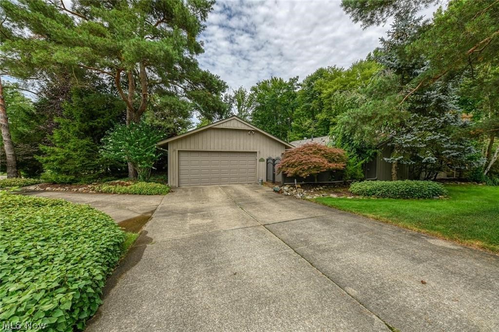 12833 Falling Water Road Strongsville, OH 44136 - Photo 1 of 27 Gallery Image 1