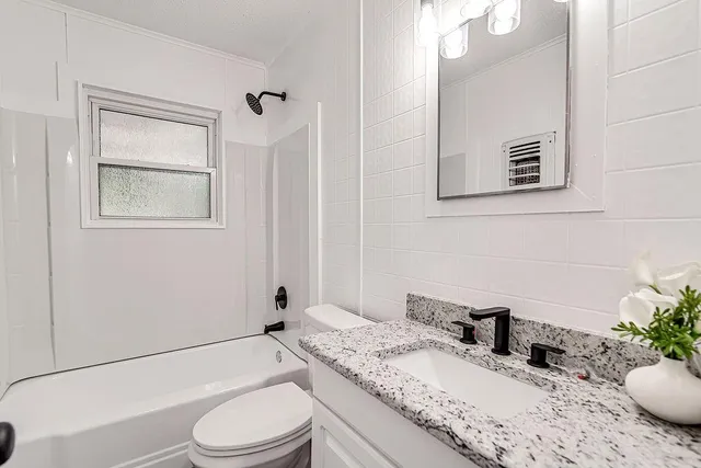 $249,999 | 541 Northwest Lorna Street, Burleson, TX 76028