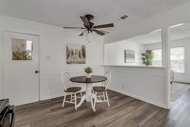 $249,999 | 541 Northwest Lorna Street, Burleson, TX 76028