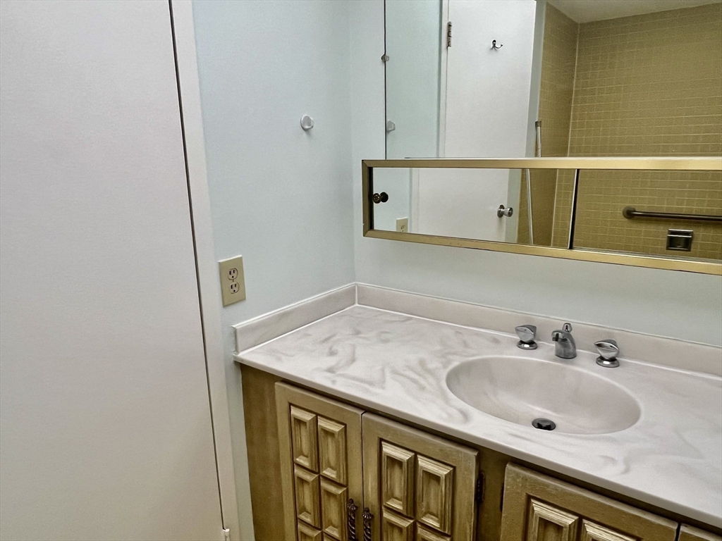404 Paradise Road, Unit PHJ Swampscott, MA 01907 - Photo 25 of 30