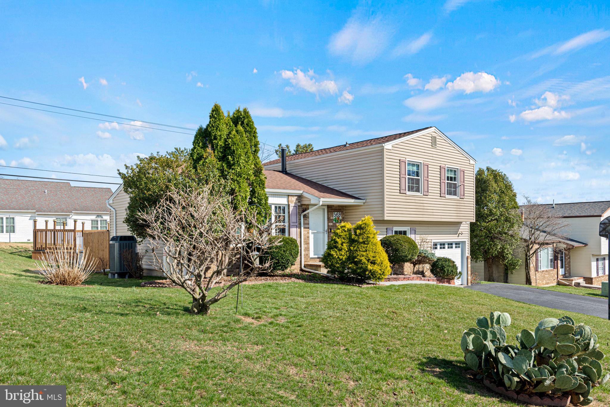 369 Hivner Road Harrisburg, PA 17111 - Photo 2 of 36