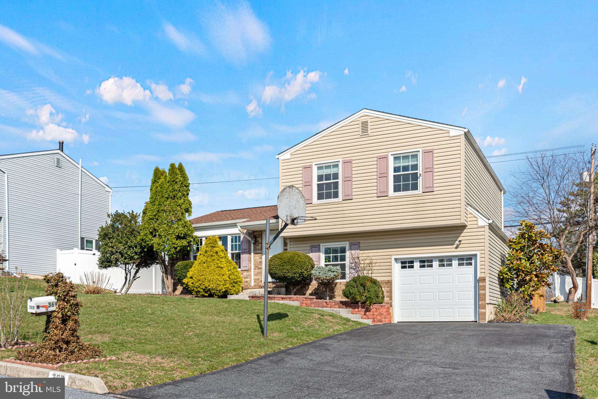 369 Hivner Road Harrisburg, PA 17111 - Photo 3 of 36