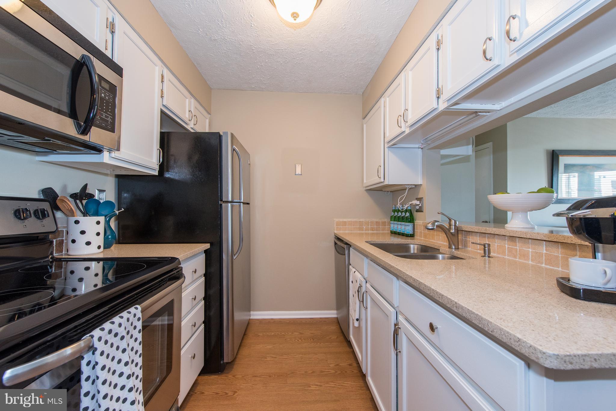 6450 Greenfield Road, Unit 3303 Elkridge, MD 21075 - Photo 2 of 27 Kitchen