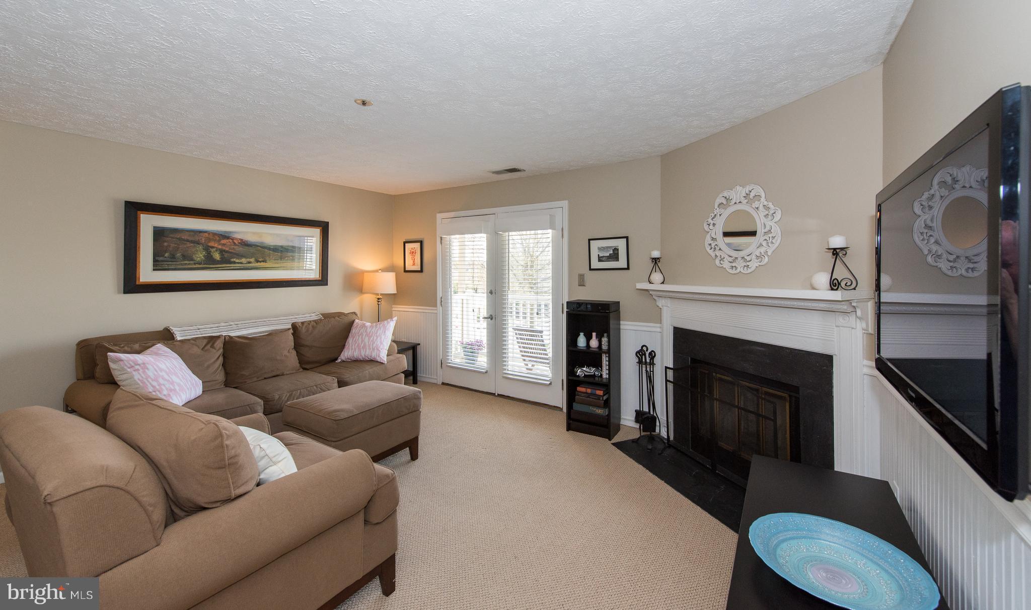 6450 Greenfield Road, Unit 3303 Elkridge, MD 21075 - Photo 12 of 27 Living Room