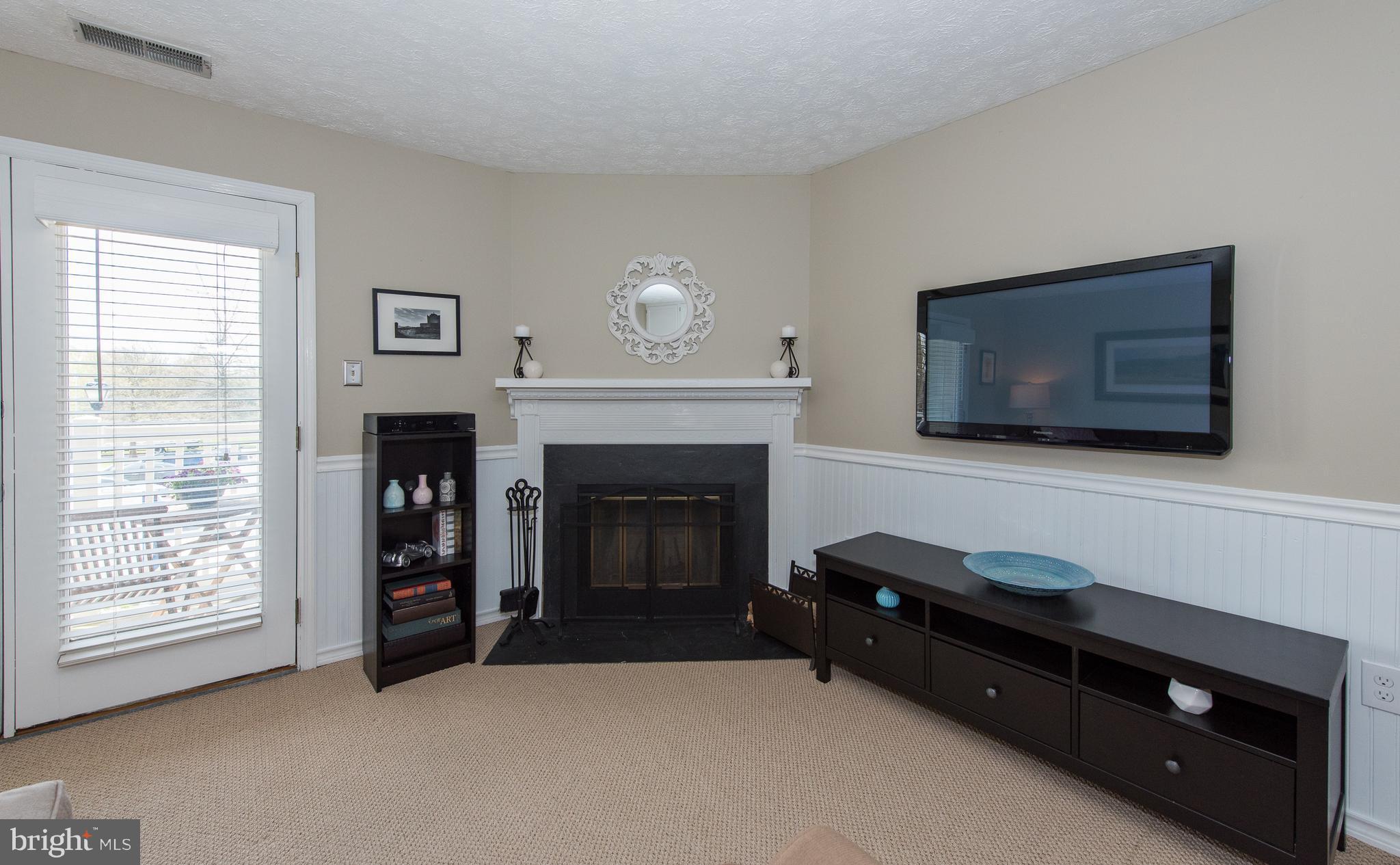6450 Greenfield Road, Unit 3303 Elkridge, MD 21075 - Photo 13 of 27 Living Room