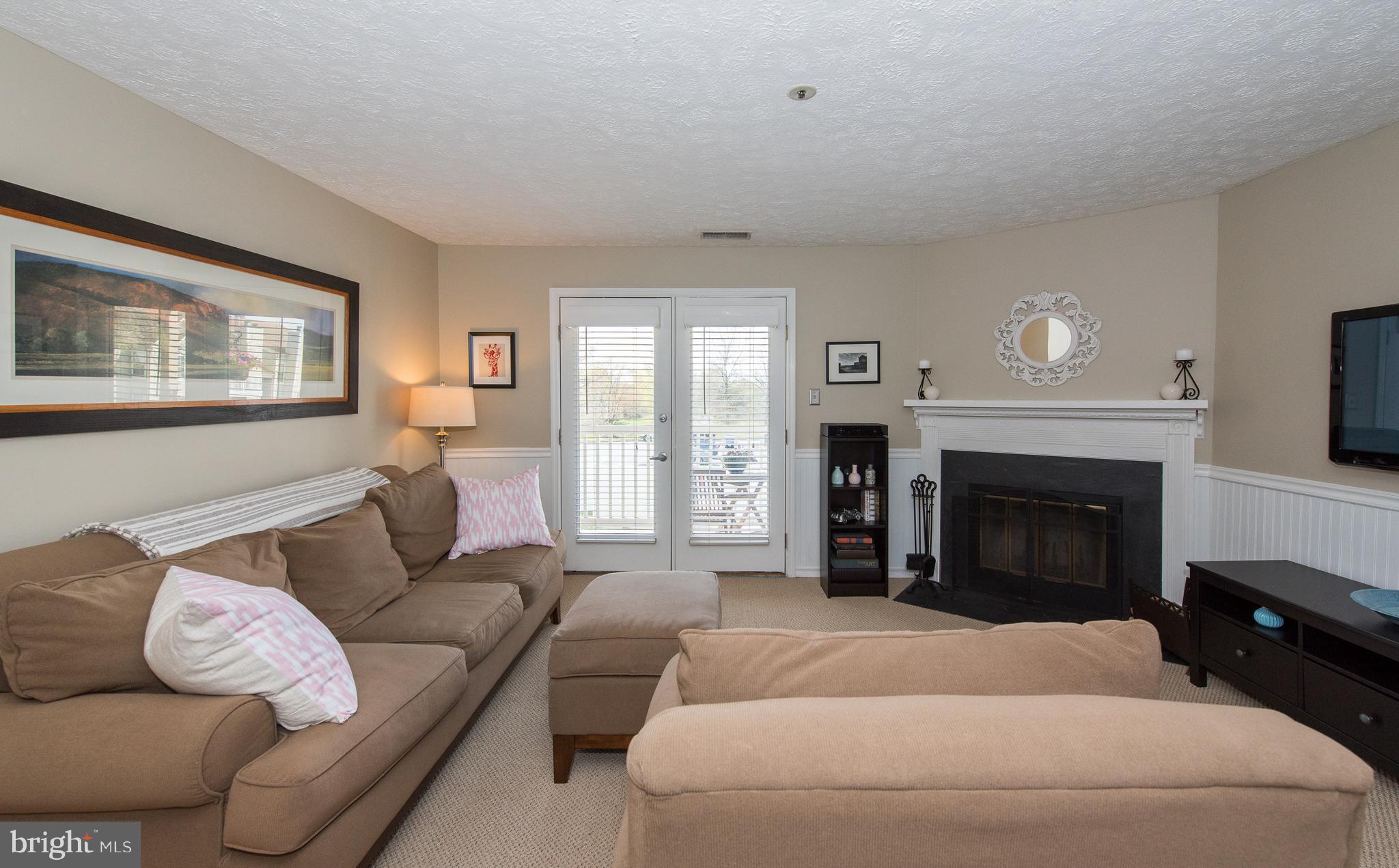 6450 Greenfield Road, Unit 3303 Elkridge, MD 21075 - Photo 9 of 27 Living Room