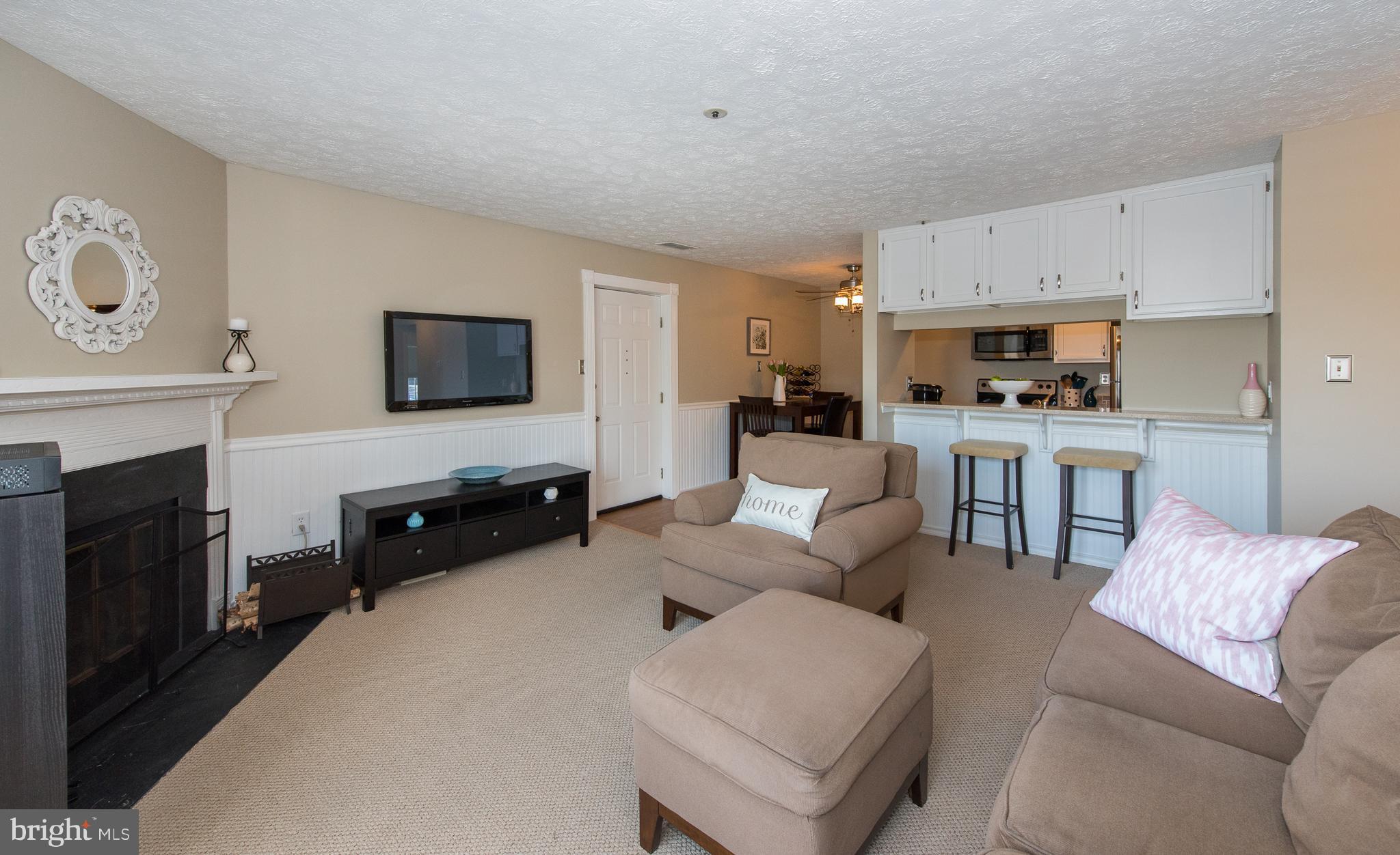 6450 Greenfield Road, Unit 3303 Elkridge, MD 21075 - Photo 10 of 27 Living Room