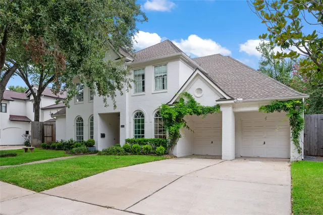 front view of house with a yard