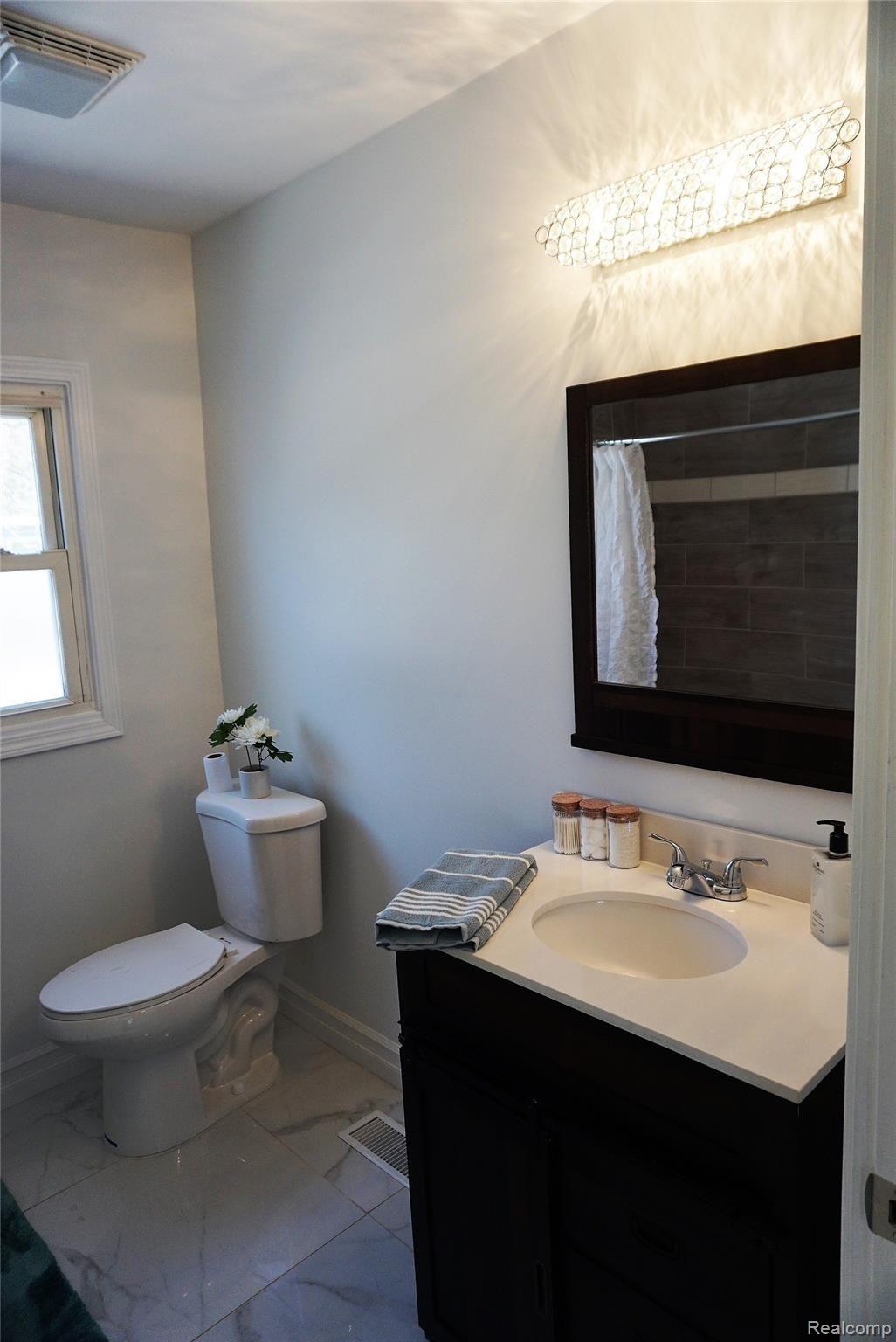21312 Middlebelt Road New Boston, MI 48164 - Photo 18 of 24 full bath