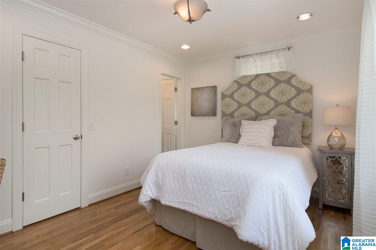 1719 Kensington Road Birmingham, AL 35209 - Photo 17 of 38