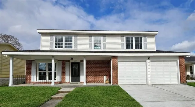 $279,900 | 3832 Burntwood Drive, Harvey, LA 70058