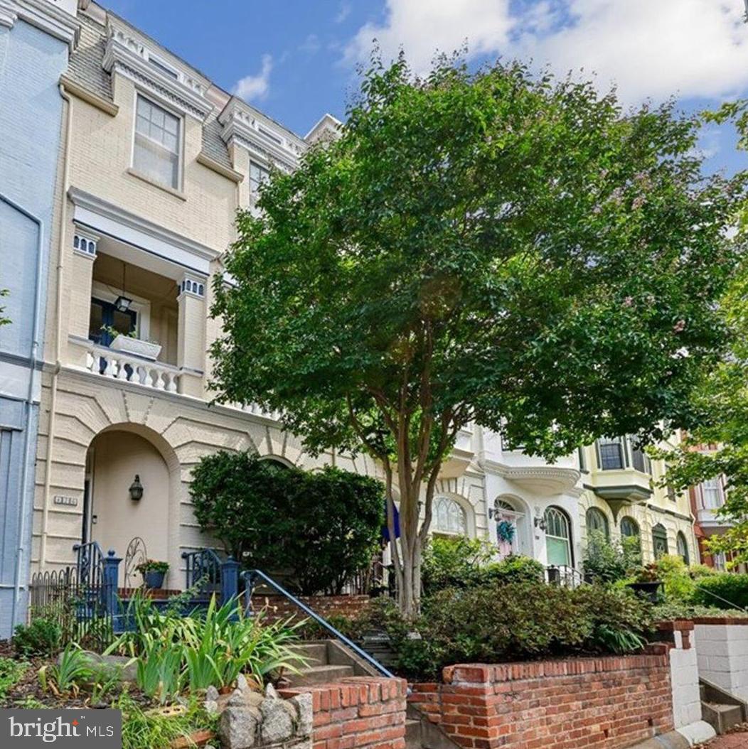 126 E Street Southeast Washington, DC 20003 - Photo 1 of 38