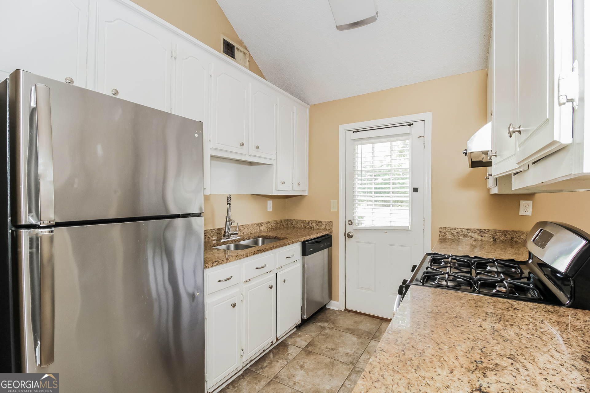 55 Jennifer Lane Rydal, GA 30171 - Photo 5 of 17