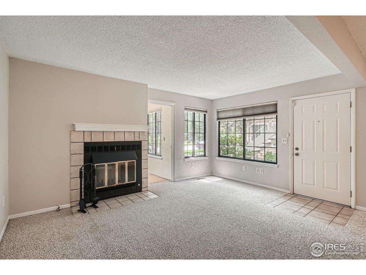 4767 White Rock Circle, Unit D Boulder, CO 80301 - Photo 11 of 41 Living Room - Vacant