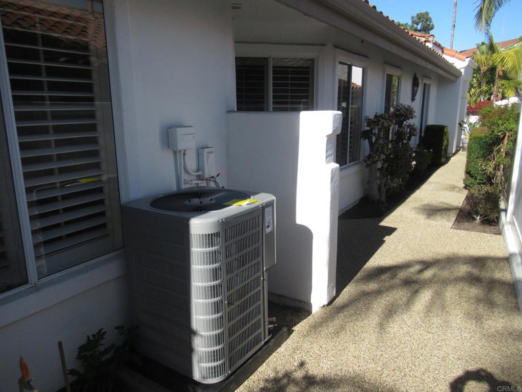 4721 Majorca Way Oceanside, CA 92056 - Photo 6 of 23 a view of entryway and hall