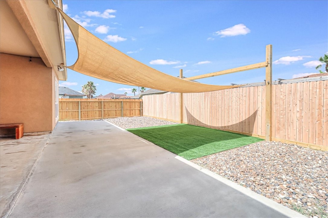 15501 Escapade Street Corpus Christi, TX 78418 - Photo 38 of 40 a view of backyard with green space