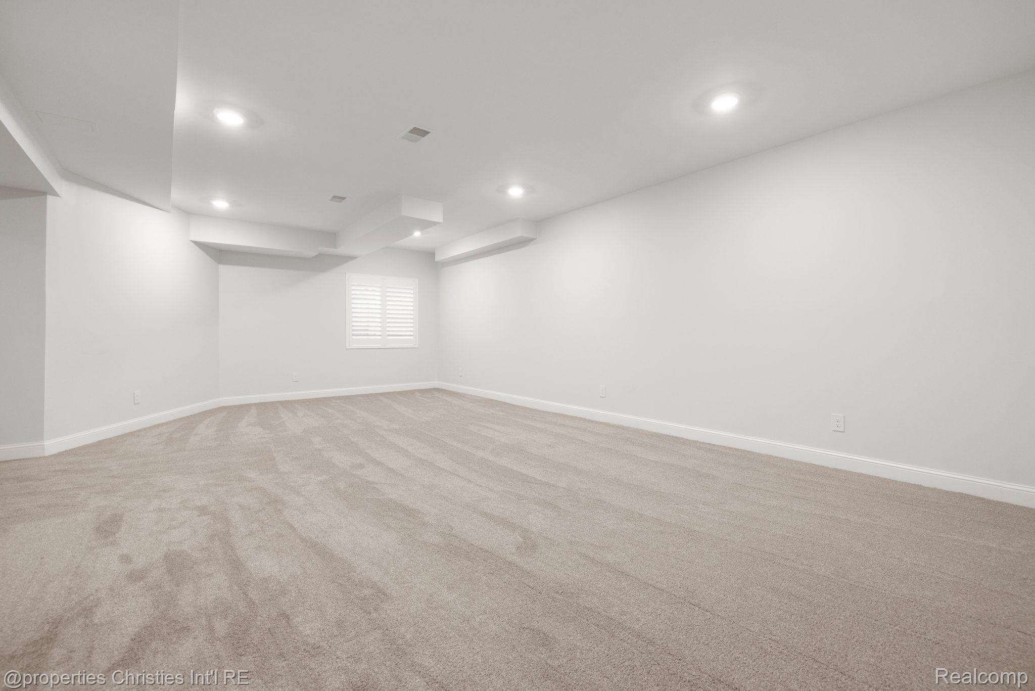 226 South Castell Avenue Rochester, MI 48307 - Photo 34 of 46 Gallery Image 34