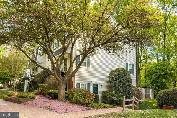 $380,000 | 5903 1st Landing Way, Unit 174, Burke, VA 22015