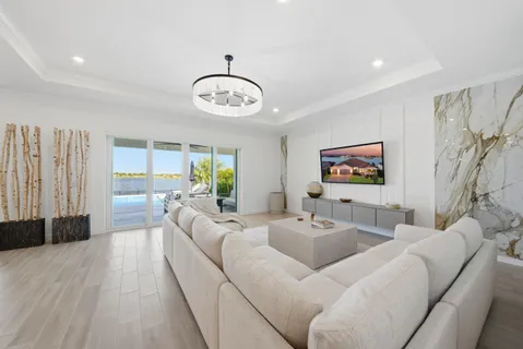 $1,495,000 | 679 Hookline Circle, Loxahatchee, FL 33470