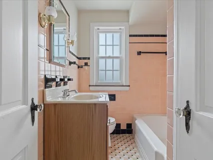 $435,000 | 2123 West 107th Street, Chicago, IL 60643