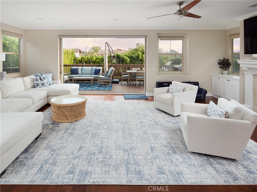 700 West Sycamore Avenue El Segundo, CA 90245 - Photo 11 of 42 a living room with furniture and a large window