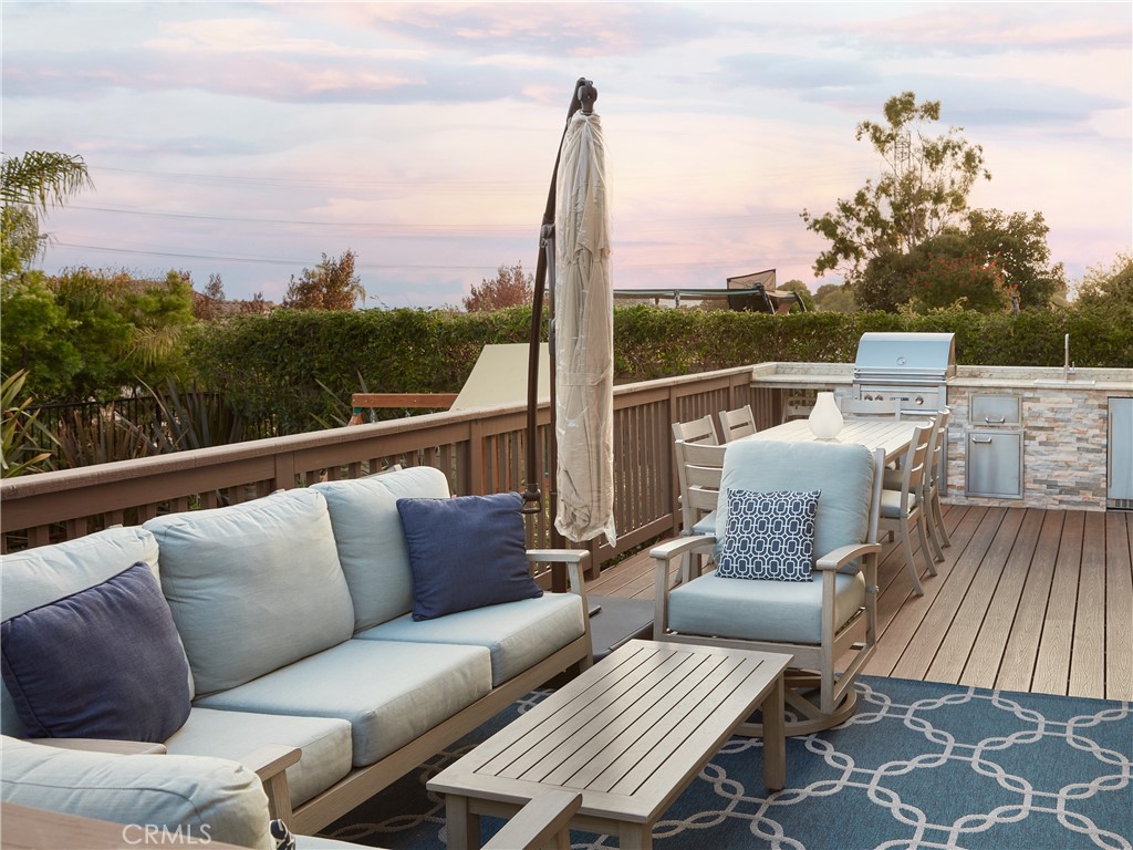 700 West Sycamore Avenue El Segundo, CA 90245 - Photo 16 of 42 a balcony with furniture