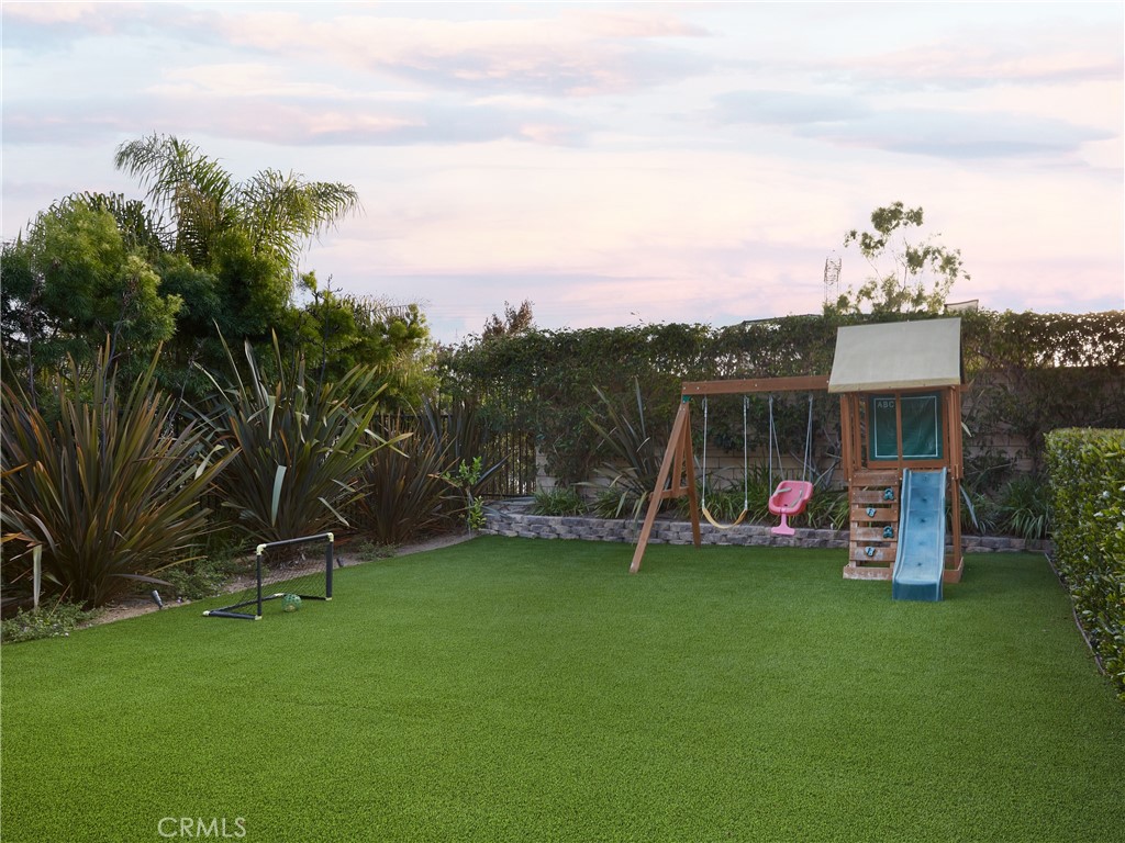 700 West Sycamore Avenue El Segundo, CA 90245 - Photo 18 of 42 a view of a child park