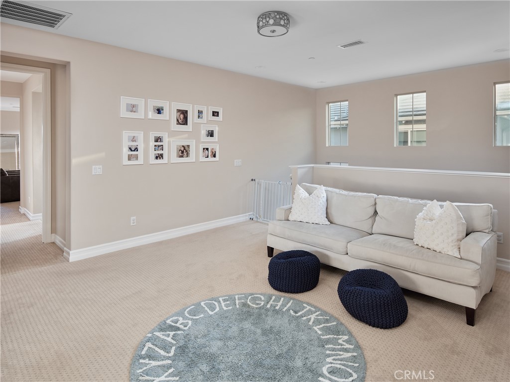 700 West Sycamore Avenue El Segundo, CA 90245 - Photo 22 of 42 a living room with furniture and a rug