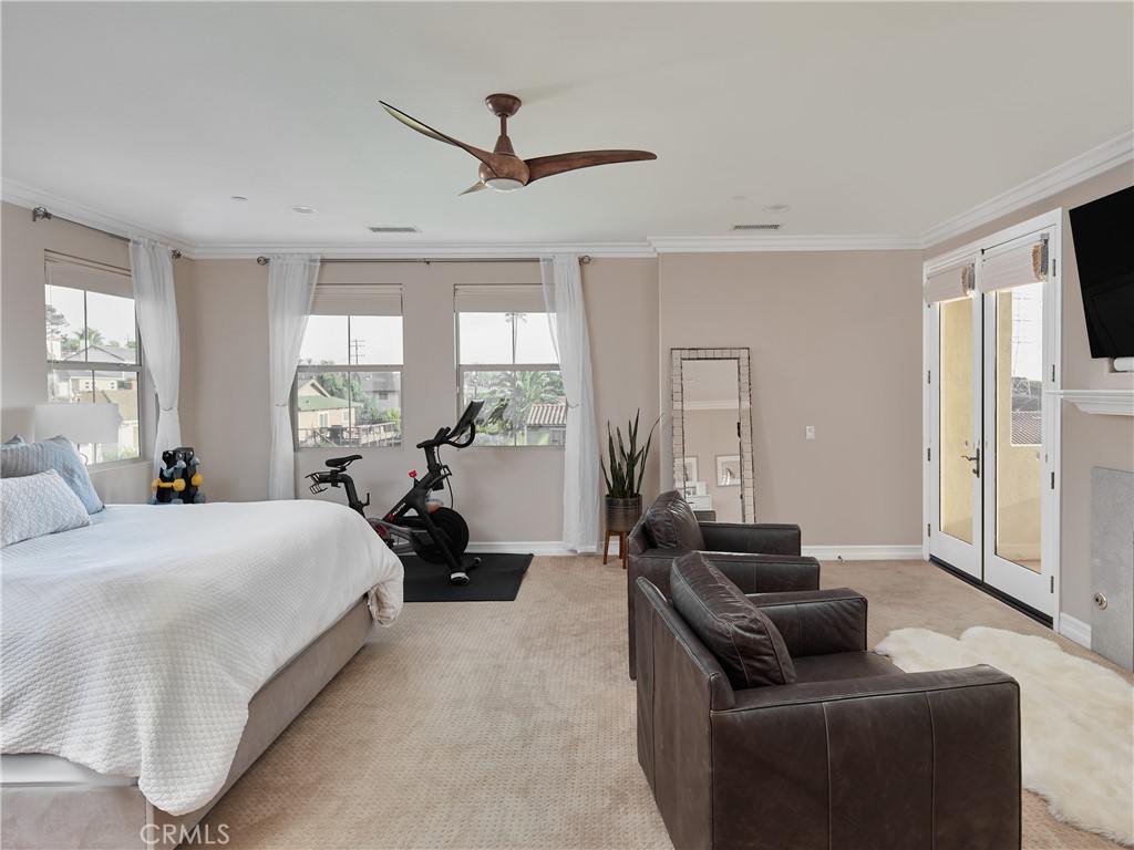 700 West Sycamore Avenue El Segundo, CA 90245 - Photo 24 of 42 a bedroom with a bed couch and windows