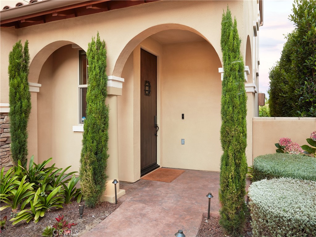 700 West Sycamore Avenue El Segundo, CA 90245 - Photo 4 of 42 a front view of a house with garden